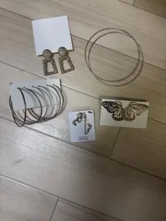 ゴールド 蝶デザイン ピアス