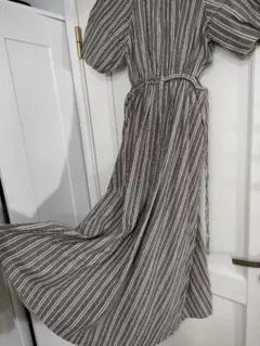 美品✦LilyBrownリリーブラウン　バルーン袖ロングワンピース　ストライプ柄