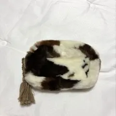 ファーポーチ カウ柄 タッセル付きのサムネイル
