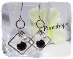 ブラックオニキスとマザーオブパールのスクエアピアス ハンドメイド 天然石