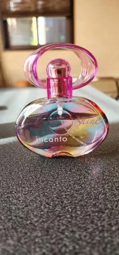 サルバトーレフェラガモ インカントシャイン 香水