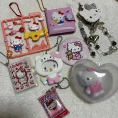 サンリオ　キティセット　食玩　キーホルダー　缶バッジ
