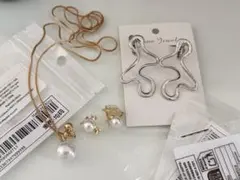新品未使用　SHEIN アクセサリー３つまとめ売り　ネックレスとイヤリングのサムネイル