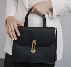 CHARLES & KEITH ブラックハンドバッグ
