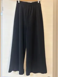 anyFamの黒のプリーツワイドパンツ