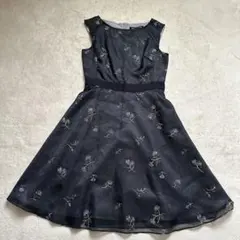 【ストロベリーフィールズ】花刺繍　総柄　Aラインフレアワンピース