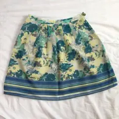 ルージュヴィフラクレ 花柄スカートのサムネイル