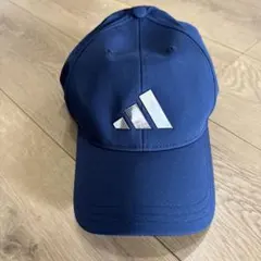 adidas ネイビー キャップ メタルロゴ