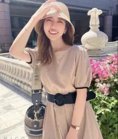 新品未使用　MICOAMERI パフスリーブロングワンピース ベージュ　リボンのサムネイル