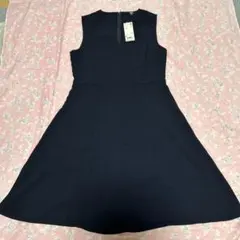 新品未使用　ユニクロ　レディース　クレープフレアVネックワンピース　ノースリーブ