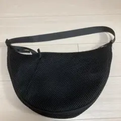 ユニクロ　ブラック ショルダーバッグ