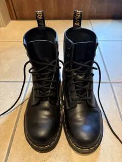 Dr. Martens 8ホール ブーツ ブラックのサムネイル