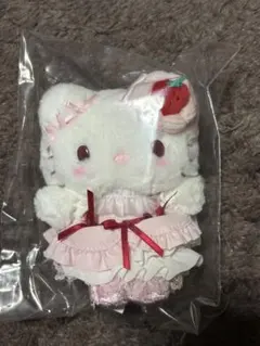 サンリオ　いちごホイップケーキ　マスコットバッグチャーム　ハローキティ 新品