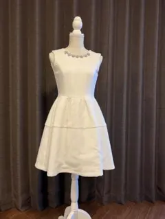 chesty チェスティ　ホワイトノースリーブワンピース ビジュー付き