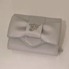 美品✨Maison de FLEUR（メゾンド フルール） リボンミニウォレットのサムネイル