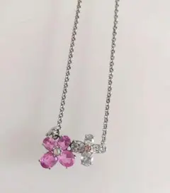【未使用品】Courregesのお花のネックレス