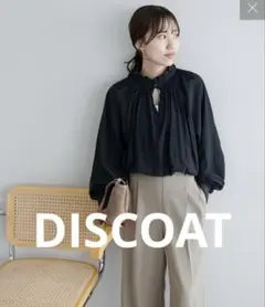 DISCOAT メモリーサテンギャザースキッパーブラウス　セール　新品　ブラウスのサムネイル