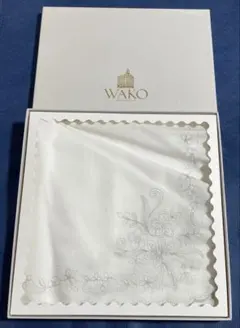 WAKO 銀座和光 ハンカチ ホワイト 花柄刺繍　麻混　箱付きのサムネイル