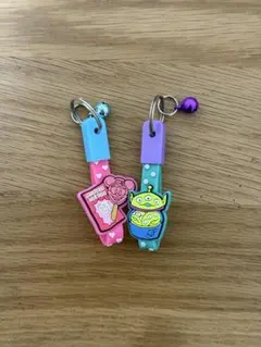 ミッキーとエイリアンのアクリルキーホルダー