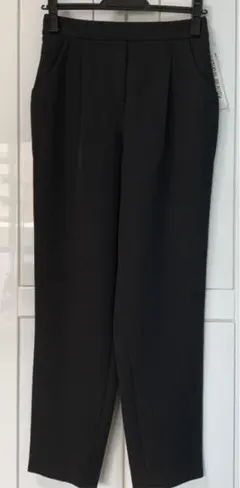 ナチュラルビューティーベーシック　テーパードパンツ　Sサイズ