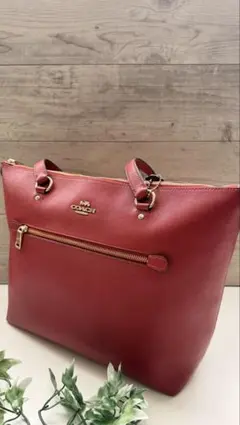 コーチCOACH トートバッグ　赤　ファスナー　未使用品！