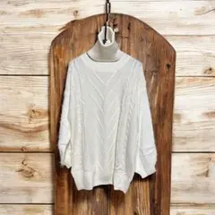 ホワイトタートルネックケーブルニット　フリー　身幅60 新品