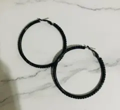 ブラックビーズフープピアス