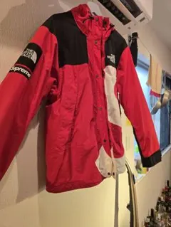 THE NORTH FACE × Supreme マウンテンパーカー