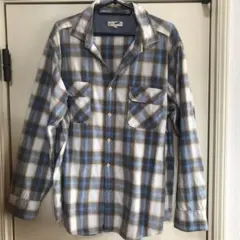 青と白のチェック柄ネルシャツ