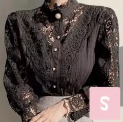 黒レースブラウス