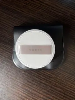 THREE メイクアップパフ ケース付きのサムネイル