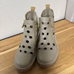 極美品　JSハートレーベル　パンチングデザイン　レザーブーツ　グレージュ ２４