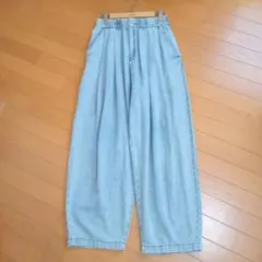 ★美品❢パシオーネ　ライトブルー 　タックカーブデニムのサムネイル