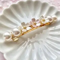 No.535 ハンドメイド　パールの桜のバレッタ