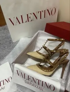 VALENTINO GARAVANI スタッズ ハイヒール 353日間限定値下げのサムネイル
