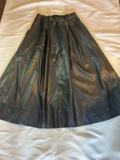 グレースクラス黒 エゴレザープリーツロングスカートのサムネイル