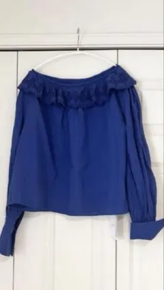フリル付きオフショルダーブラウス F 青