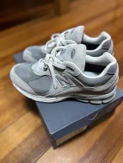 New Balance グレー スニーカー　M2002