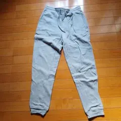 グレー スウェットパンツ