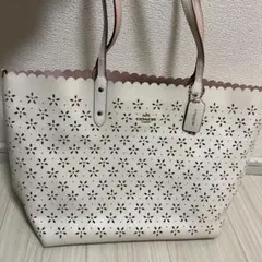 極美品 フルラ サリー ホワイト白 フラワーパンチング ハンド トート