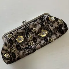 ビーズ装飾のレースクラッチバッグ