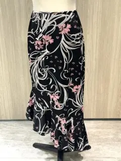 花*様 フレアロングスカート 黒とピンク花柄