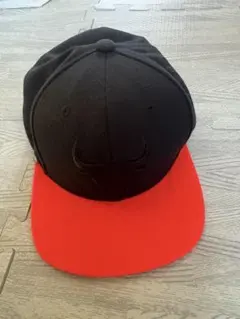 シカゴ・ブルズ adidas スナップバックキャップ