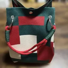 幾何学模様 トートバッグ 赤 緑 白