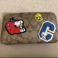 Coach スヌーピー刺繍ポーチ