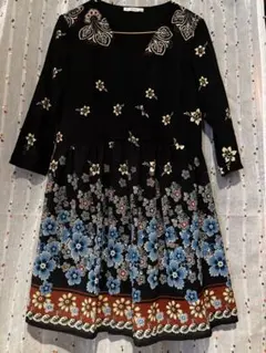 Bershka 花柄 五分袖チュニック Sサイズのサムネイル