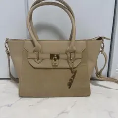 セシルマクビー　バック