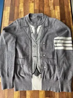 スーツ風だまし絵デザイン グレー セーター