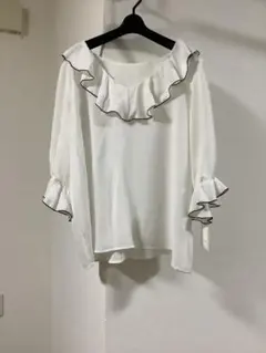 ち*る様 クレット未使用品　フリルホワイトブラウス　4Lのサムネイル
