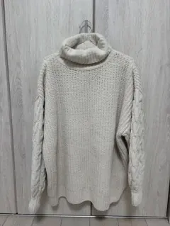 アイボリー タートルネック ニット